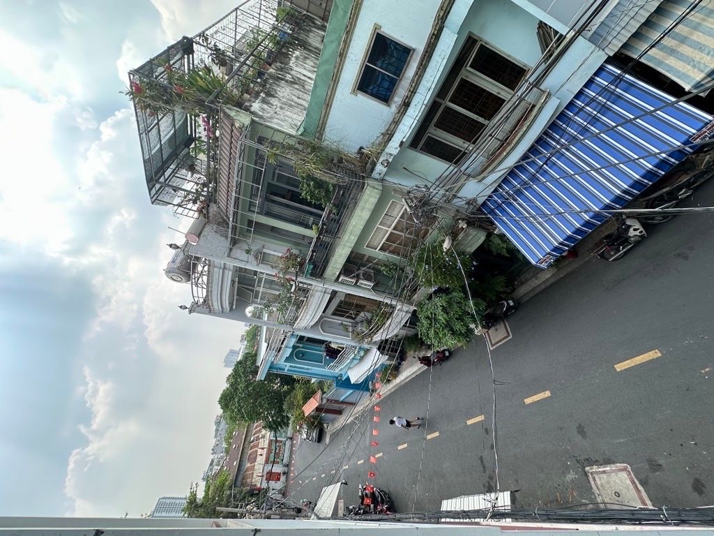 LUỸ BÁN BÍCH - 60M2 - 4 tầng kiên cố - đường 10Mcho thuê 15tr/tháng Lô góc không lộ giới