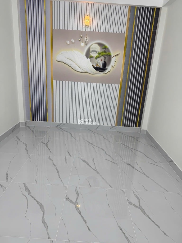  kết cấu : nhà 4 tầng , trệt ,2 lầu , sân thượng  4pn , 3wc ...hẻm xe hơi vô nhà .