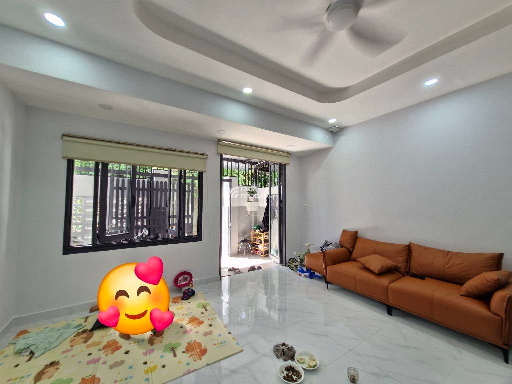 NHÀ ĐẸP Ở NGAY NỘI THẤT XỊN XÒ 3 TẦNG HẺM XE TẢI, GẦN BV THỦ ĐỨC, 5,2X13; 7,38 TỶ.