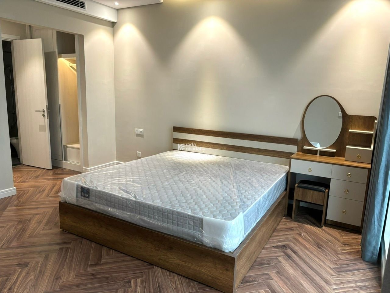 Cho thuê căn hộ sang trọng đẳng cấp 2 - 3pn, full đồ tại King Palace giá tốt nhất. LH: 0936 055 ***