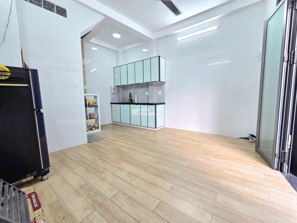 SIÊU PHẨM, SÁT HXH LÊ QUANG ĐỊNH, BÌNH THẠNH, 3 TẦNG Ở NGAY. GIẢM 650TR CHỈ 5.39T 