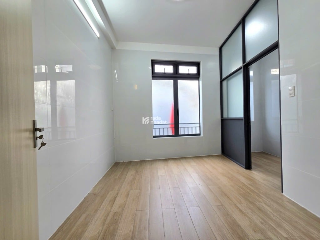 SIÊU PHẨM, SÁT HXH LÊ QUANG ĐỊNH, BÌNH THẠNH, 3 TẦNG Ở NGAY. GIẢM 650TR CHỈ 5.39T 