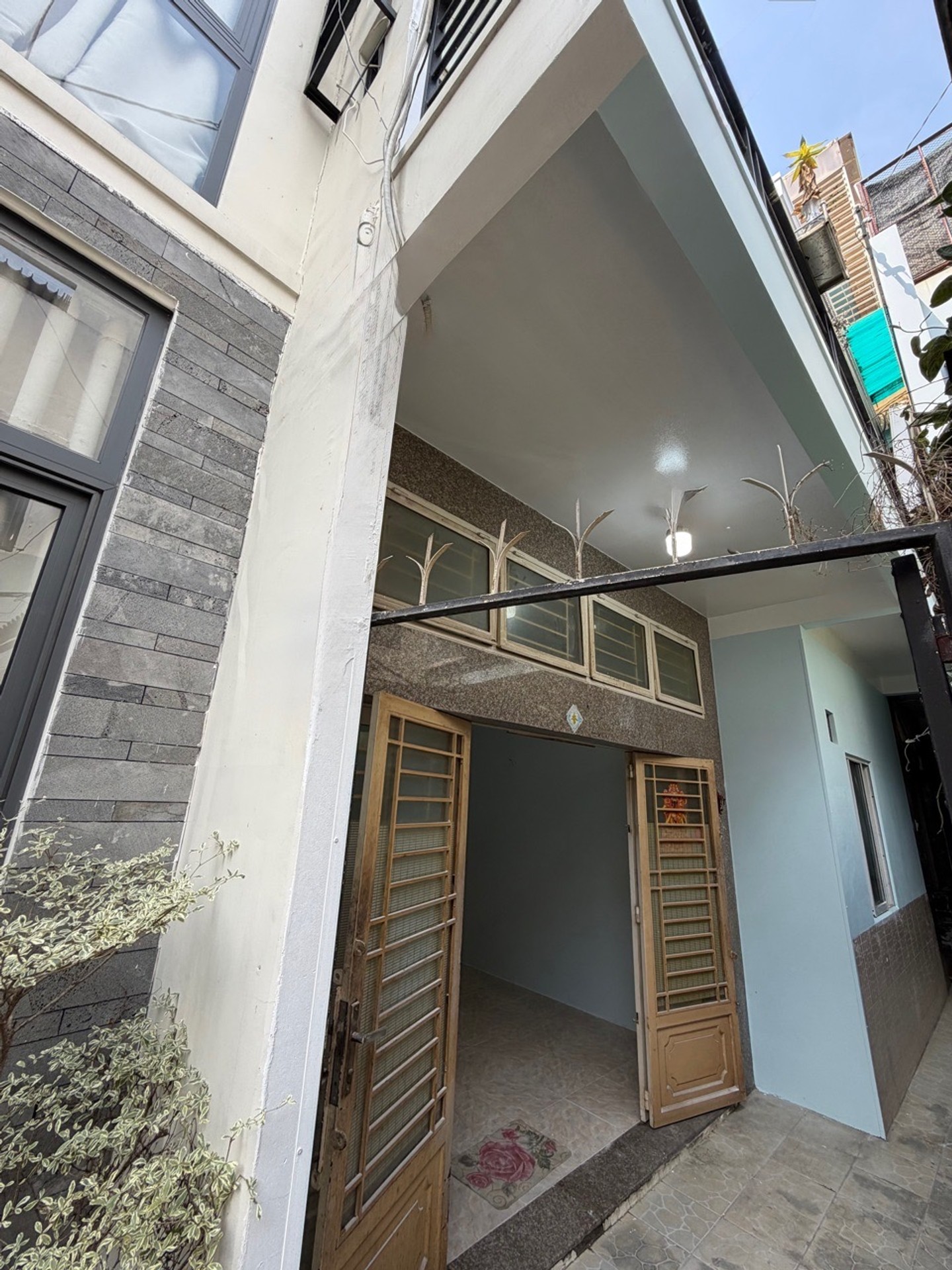 SÁT MT PHAN XÍCH LONG, PHÚ NHUẬN, 75M2 SẴN 3 TẦNG ĐÚC BTCT. GIẢM 350TR CHỈ 7.3T