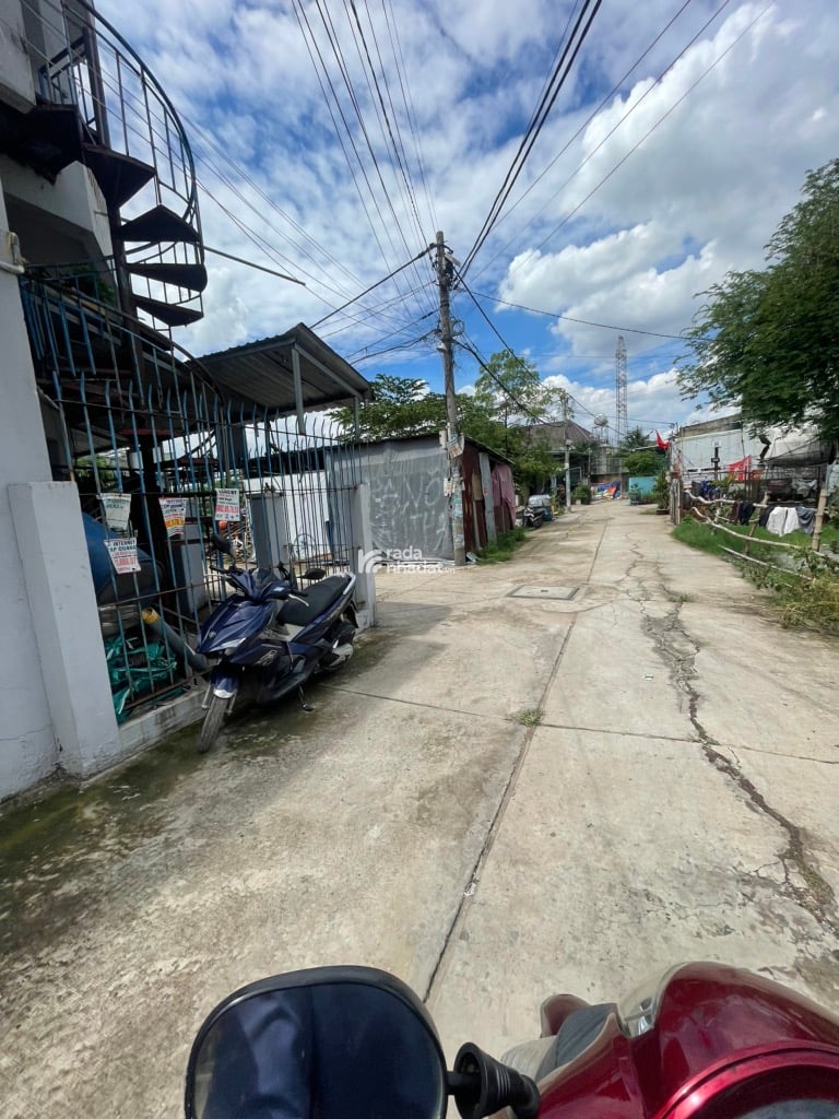 BÁN NHÀ QUỐC LỘ 1A 156M2 5.5 TỶ NỞ HẬU XE TẢI TRÁNH BÌNH TÂN