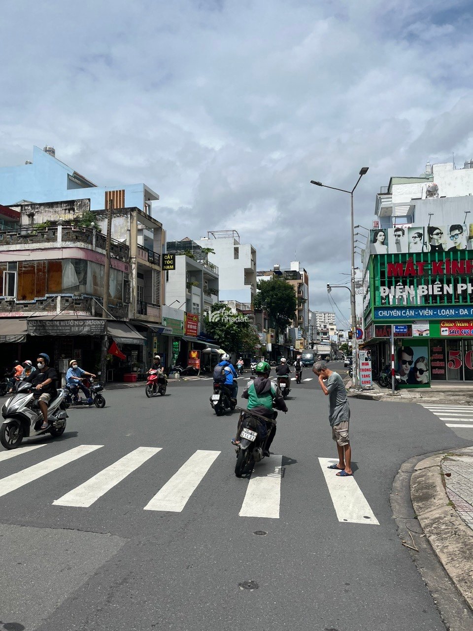 Căn góc 2 mặt tiền đường Lũy Bán Bích. Q Tân Phú. 4,3x15m.  Giá: 16 Tỷ