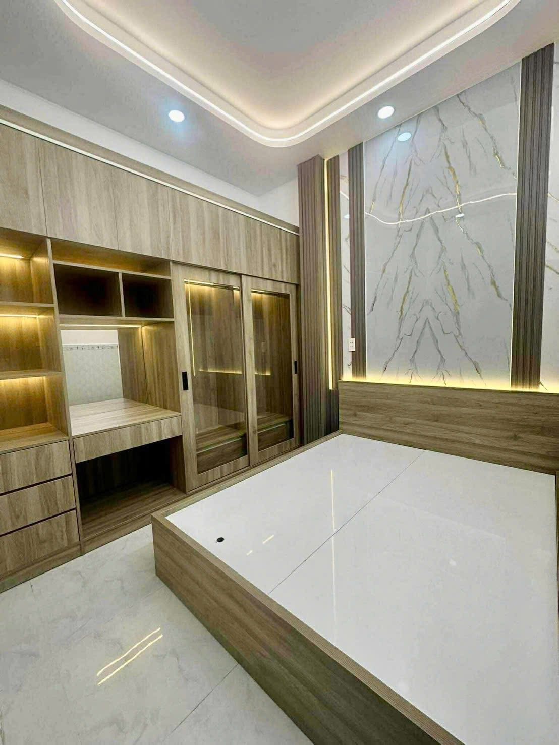 SOS! Bán nhà 2 lầu, hẻm xe hơi 6m tại đường Lê Văn Quới, Bình Hưng Hòa A, Bình Tân, sổ riêng