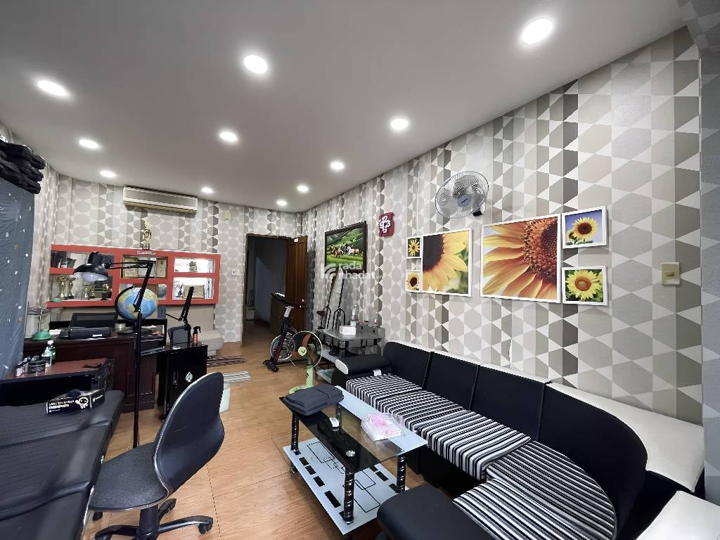 HIẾM chỉ 9.5 tỷ có nhà 3 lầu HXH Quang Trung làm CTY 64m2 ngang 4m ngay CHUỒNG CÚN.