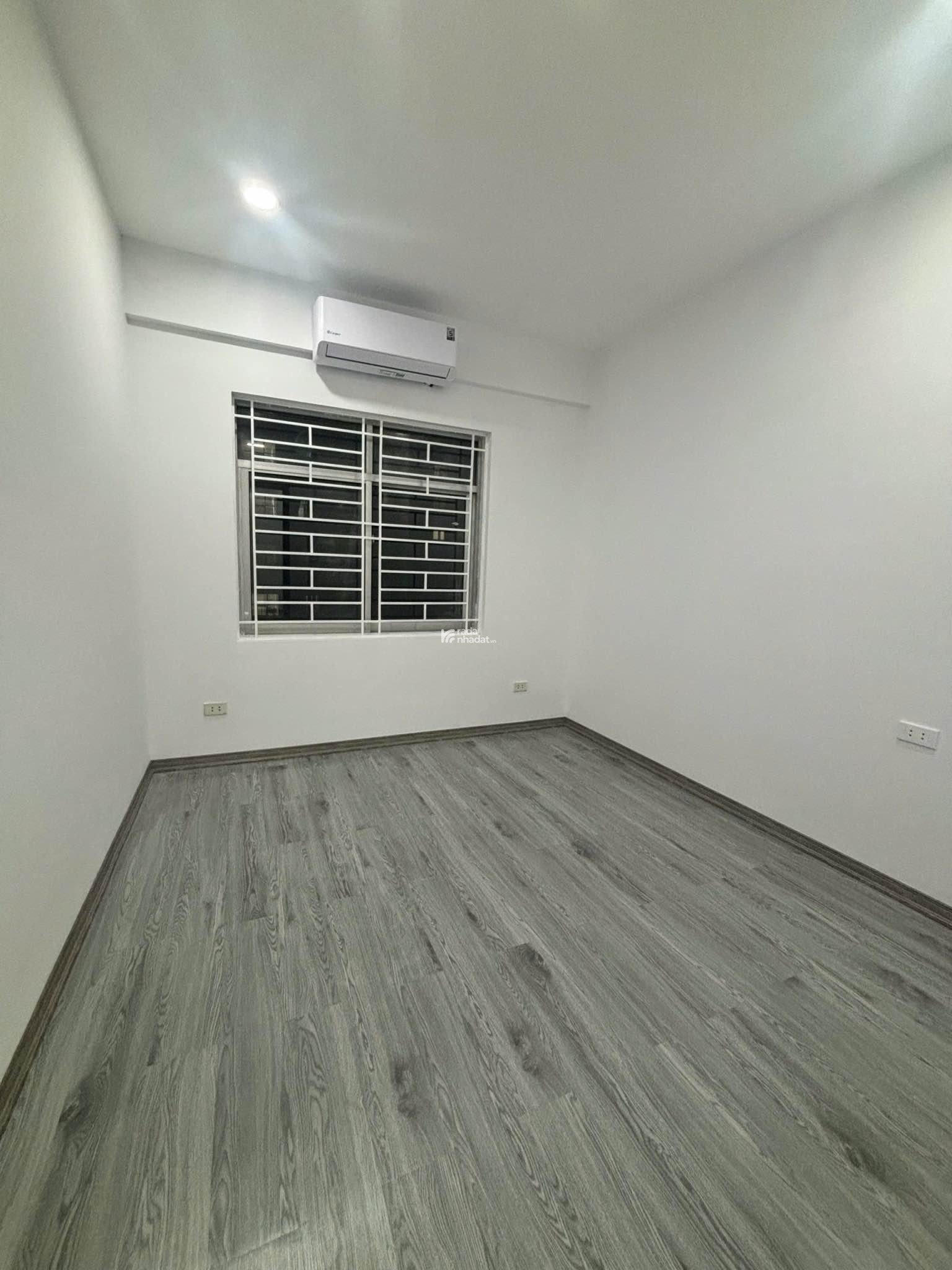 Chính chủ bán căn hộ 3 phòng ngủ chung cư Rainbow Linh Đàm, sổ đỏ chính chủ