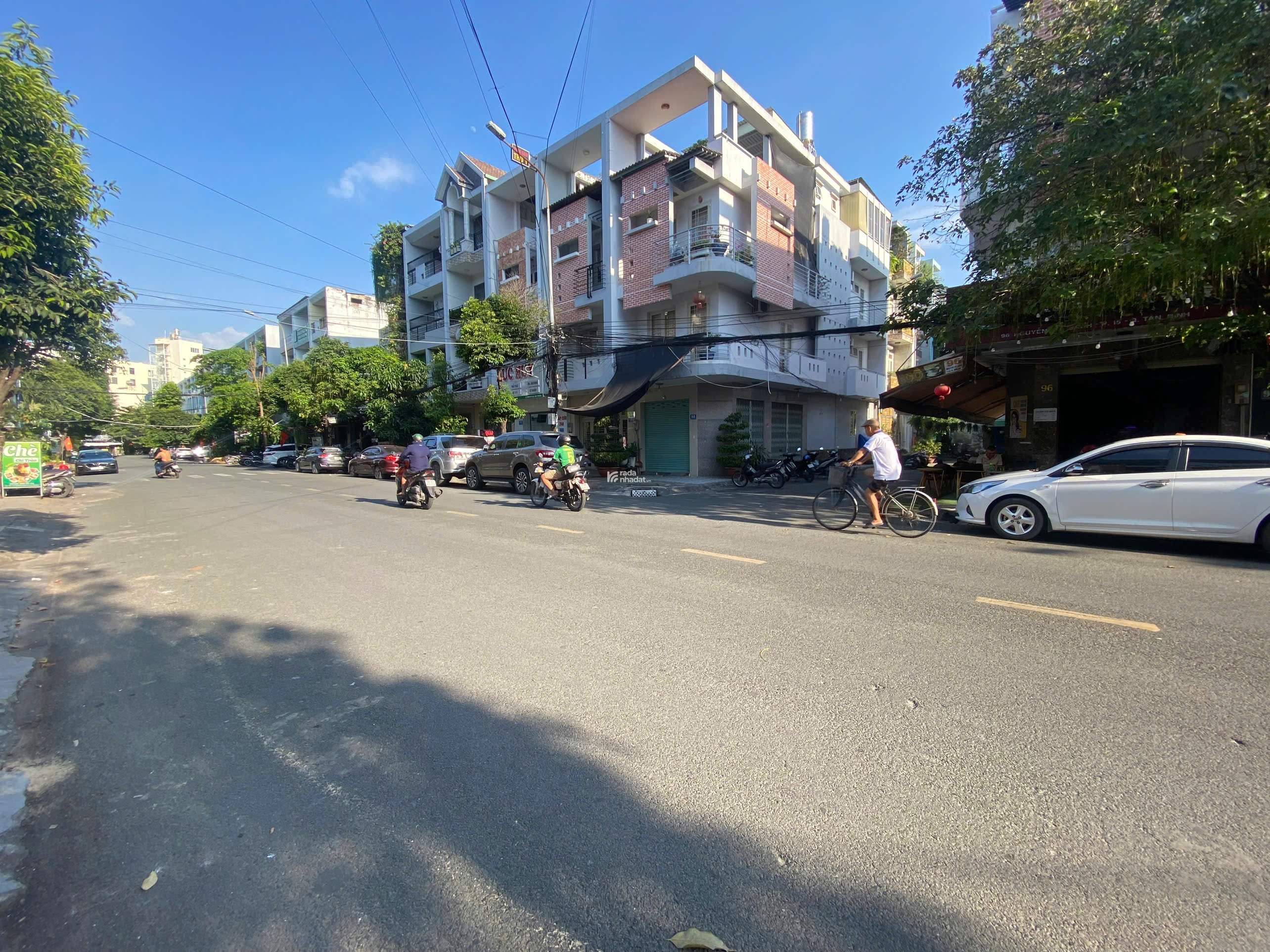 Bán nhà cạnh big c trường chinh 68 m2 3 pn 6 tỷ đường 8 m hẻm kinh doanh