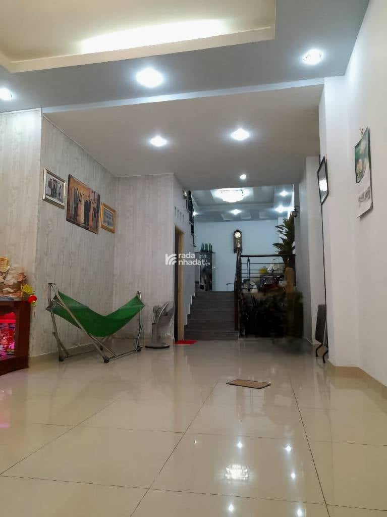 Nằm ngay mặt tiền đường vành đai Đầm Sen sạch đẹp