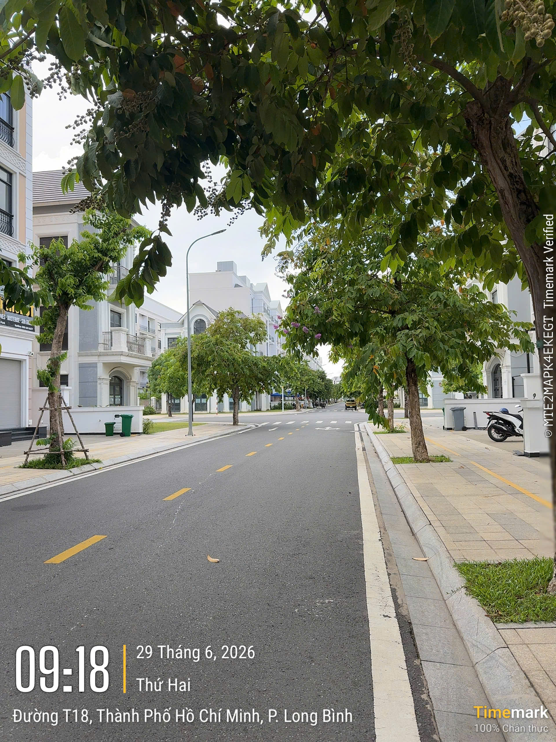 Bán nhà phố 162m2 xẻ khe tại Vinhomes Grand Park giá bán chỉ 25.8 tỷ 