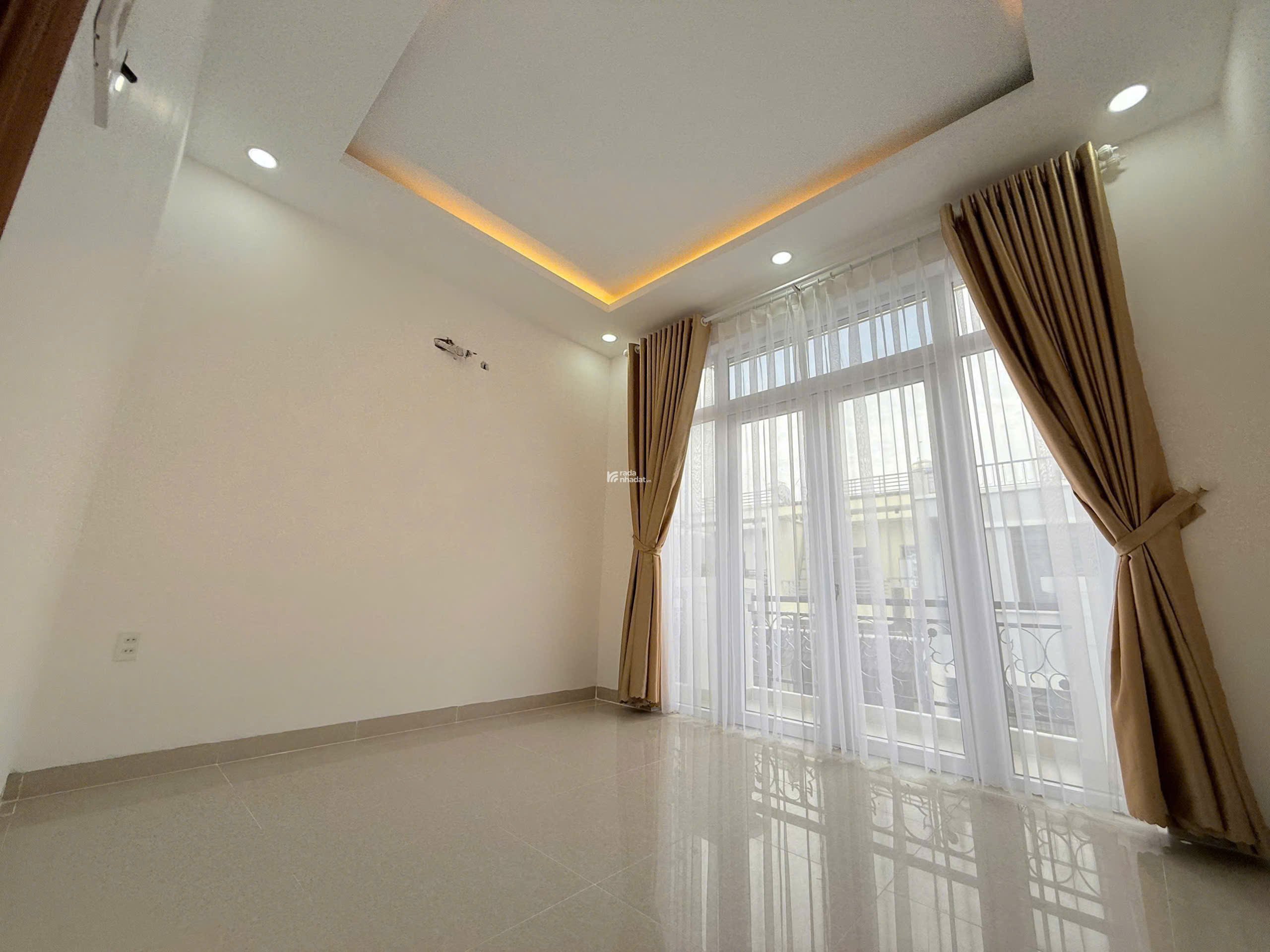 NHÀ 3 TẤM - SÂN Ô TÔ - HẺM RỘNG 8M - TL13 - GẦN 4 GA