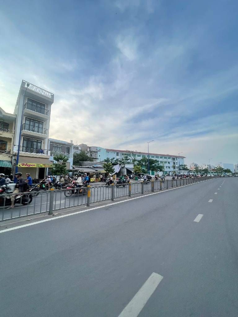 SIÊU PHẨM ĐẦU TƯ 4 TẦNG 71M2 CÓ SẴN DÒNG TIỀN NGAY TÊN LỬA NHIK 5 TỶ