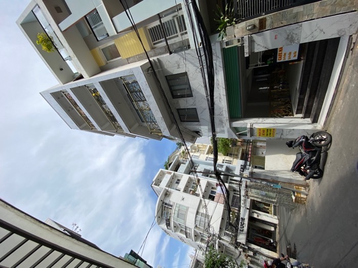 BÁN TOÀ NHÀ 7 TẦNG NGAY NGUYỄN TRÃI  NGUYỄN VĂN CỪ - 225M2 12x19 GIÁ CHỈ 6x TỶ 