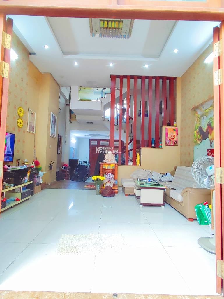  Hiện Trạng: Nhà 1 trệt 3 lầu, sân thượng trước sau. gồm 3 phòng ngủ, 4WC, phòng thờ. 