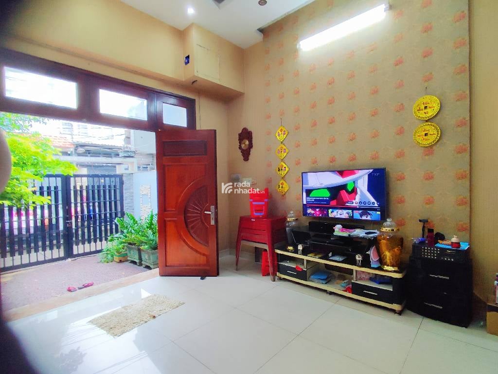  Hiện Trạng: Nhà 1 trệt 3 lầu, sân thượng trước sau. gồm 3 phòng ngủ, 4WC, phòng thờ. 