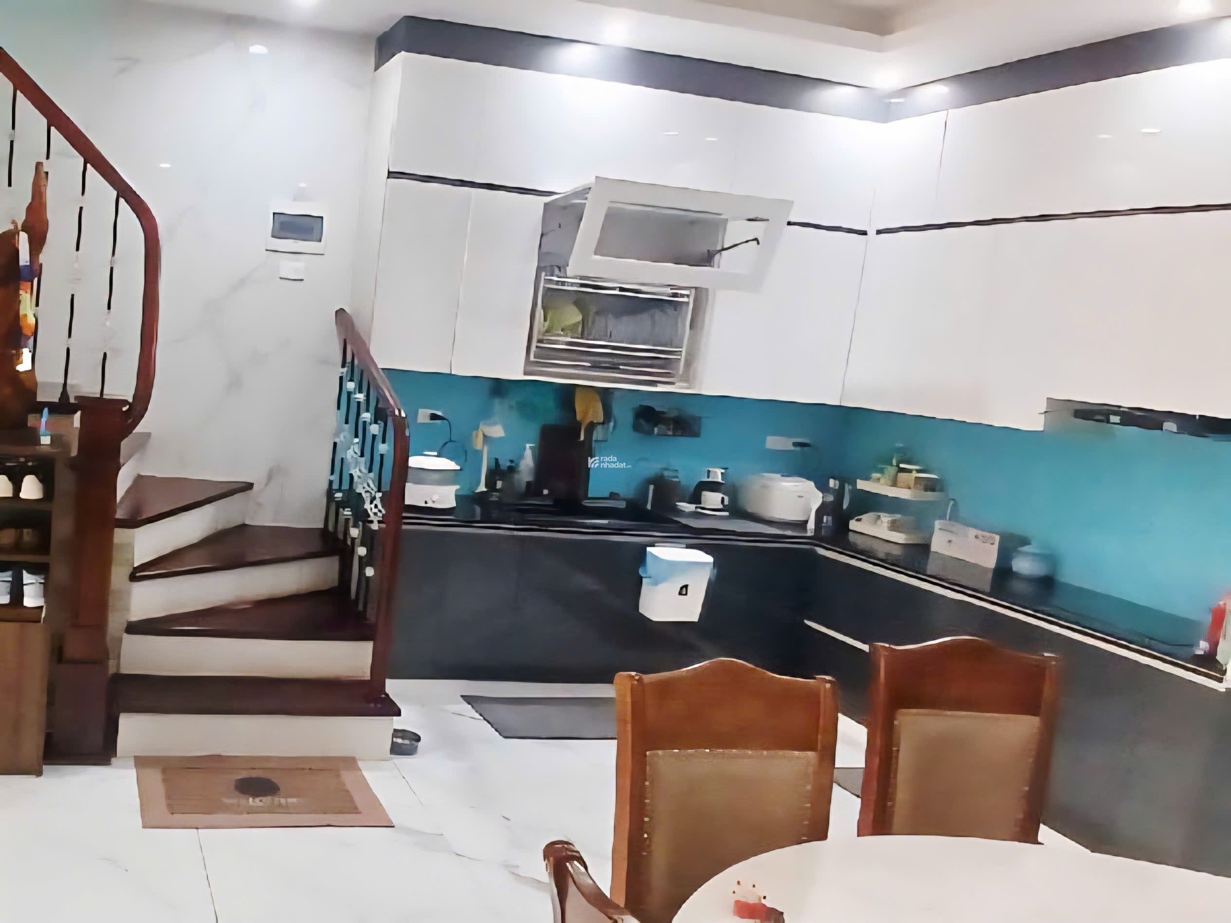 Bán gấp nhà Lạc Long Quân Tây Hồ, gần phố, gần ô tô 44m2 giá 9.6 tỷ 
