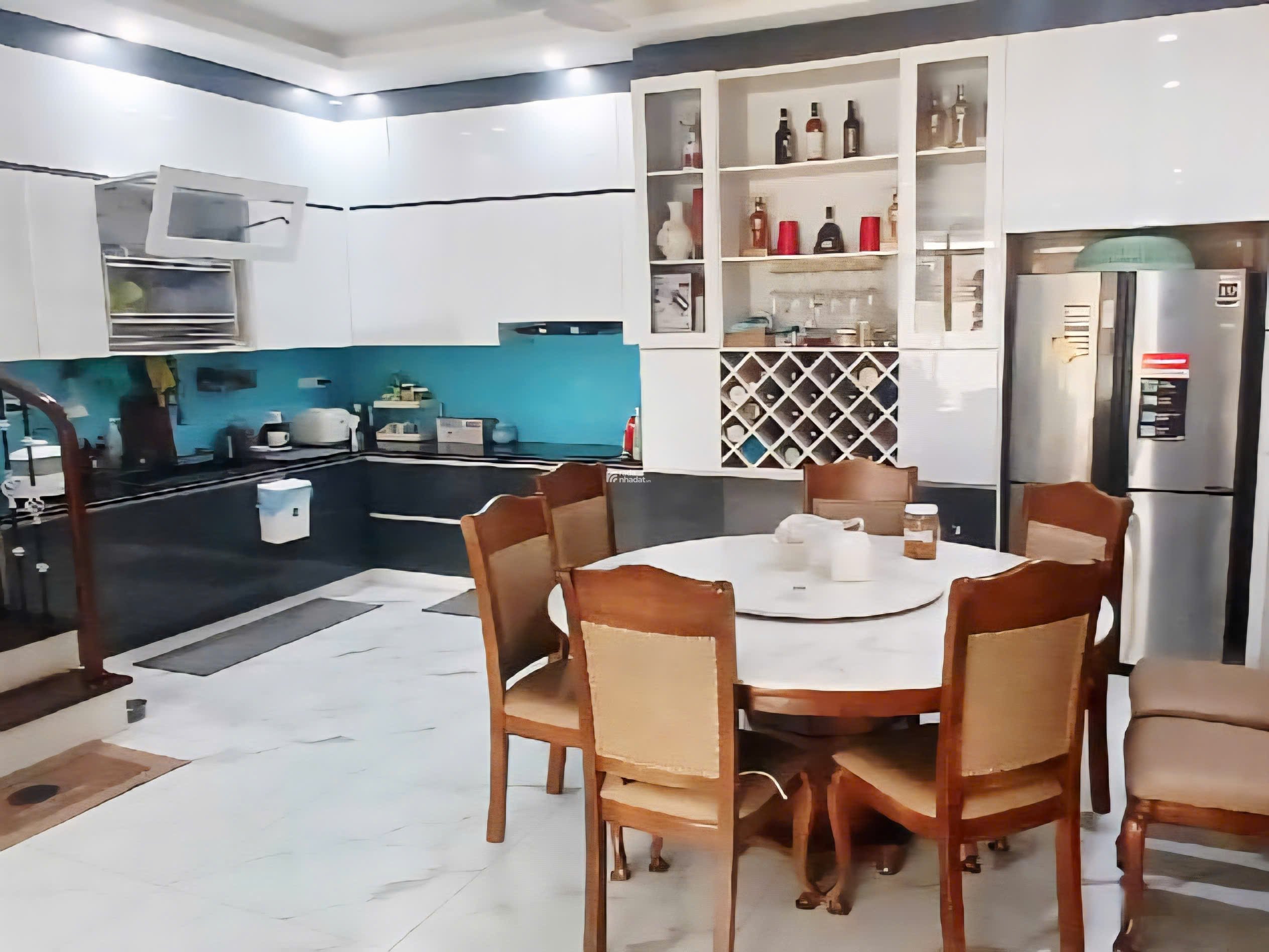 Bán gấp nhà Lạc Long Quân Tây Hồ, gần phố, gần ô tô 44m2 giá 9.6 tỷ 