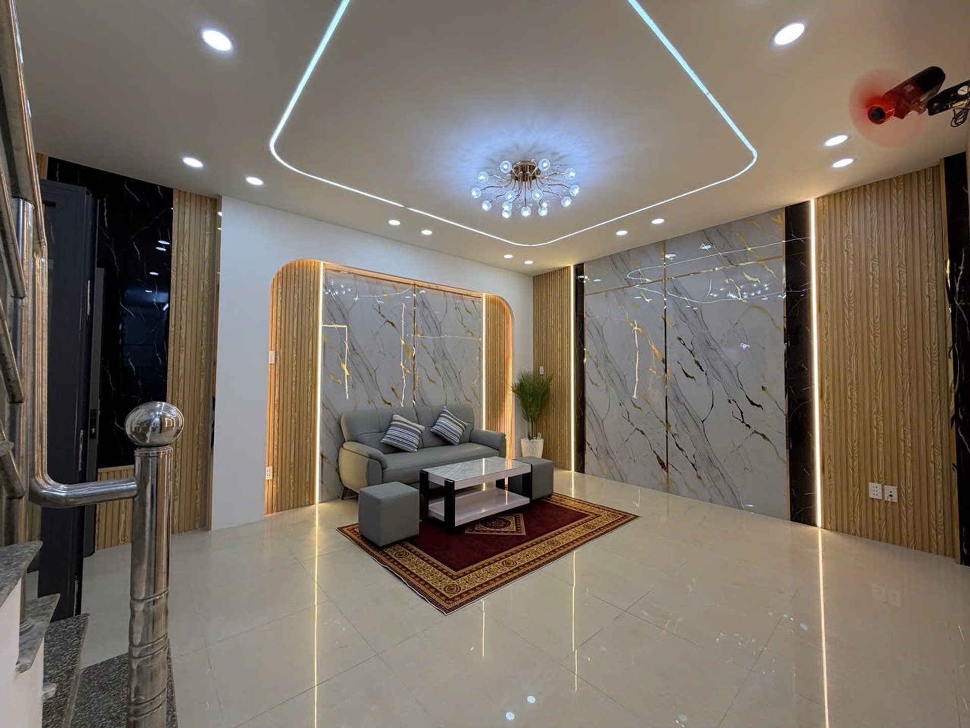   nhà ngay Nguyễn Trãi ... Uỷ Ban , Công An , siu thị , vị trí sầm uất, trường học