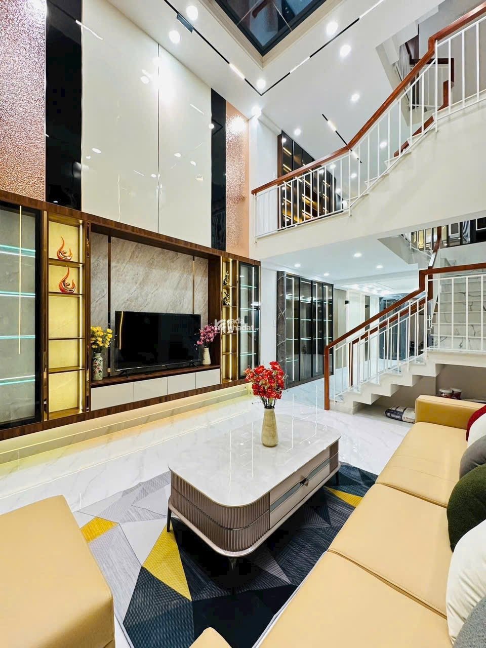 Bán nhà 66m2 đường Lê Văn Việt, Q9 xây 4 tầng gần cầu Bến Nọc hẻm 6m cho thuê 11tr/th