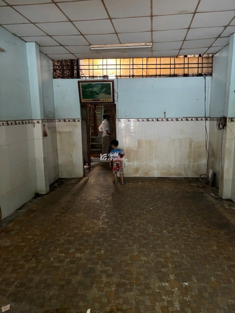 HXH THÔNG - XE HƠI ĐỖ CỬA - VÀI BƯỚC RA MẶT TIỀN - NHÀ CŨ TIỆN XÂY MỚI - HƠN 50m2 - NGANG 4,1m x DÀ