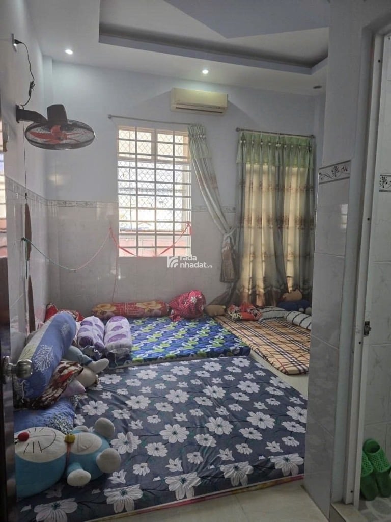 NHÀ 4 PHÒNG NGỦ 65M2 4.X TỶ HẺM XE HƠI THÔNG LÊ VĂN QUỚI NGÃ TƯ 4 XÃ BÌNH TÂN GIÁP TÂN PHÚ