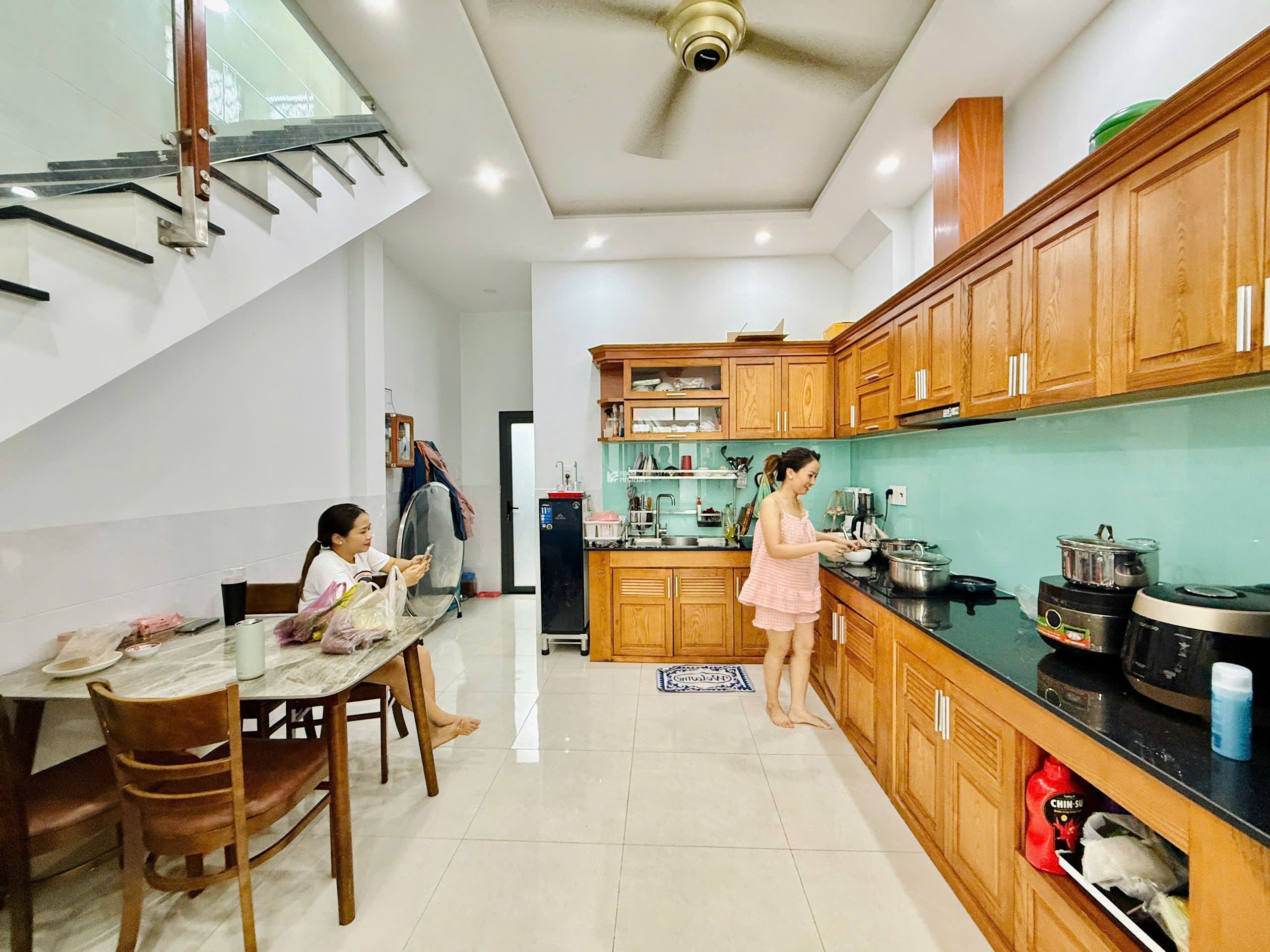 BÁN NHÀ NGAY TRONG CHỢ THẠNH XUÂN 21- GIÁ TỐT 4.X TỶ - ĐƯỜNG TRƯỚC NHÀ 6M