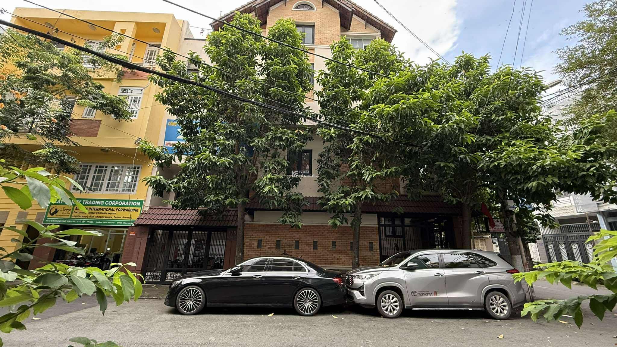 NHÀ 5 TẦNG HẦM Ô TÔ - KHU PHÂN LÔ VIP GẦN BV 175 - 6PN FULL NỘI THẤT