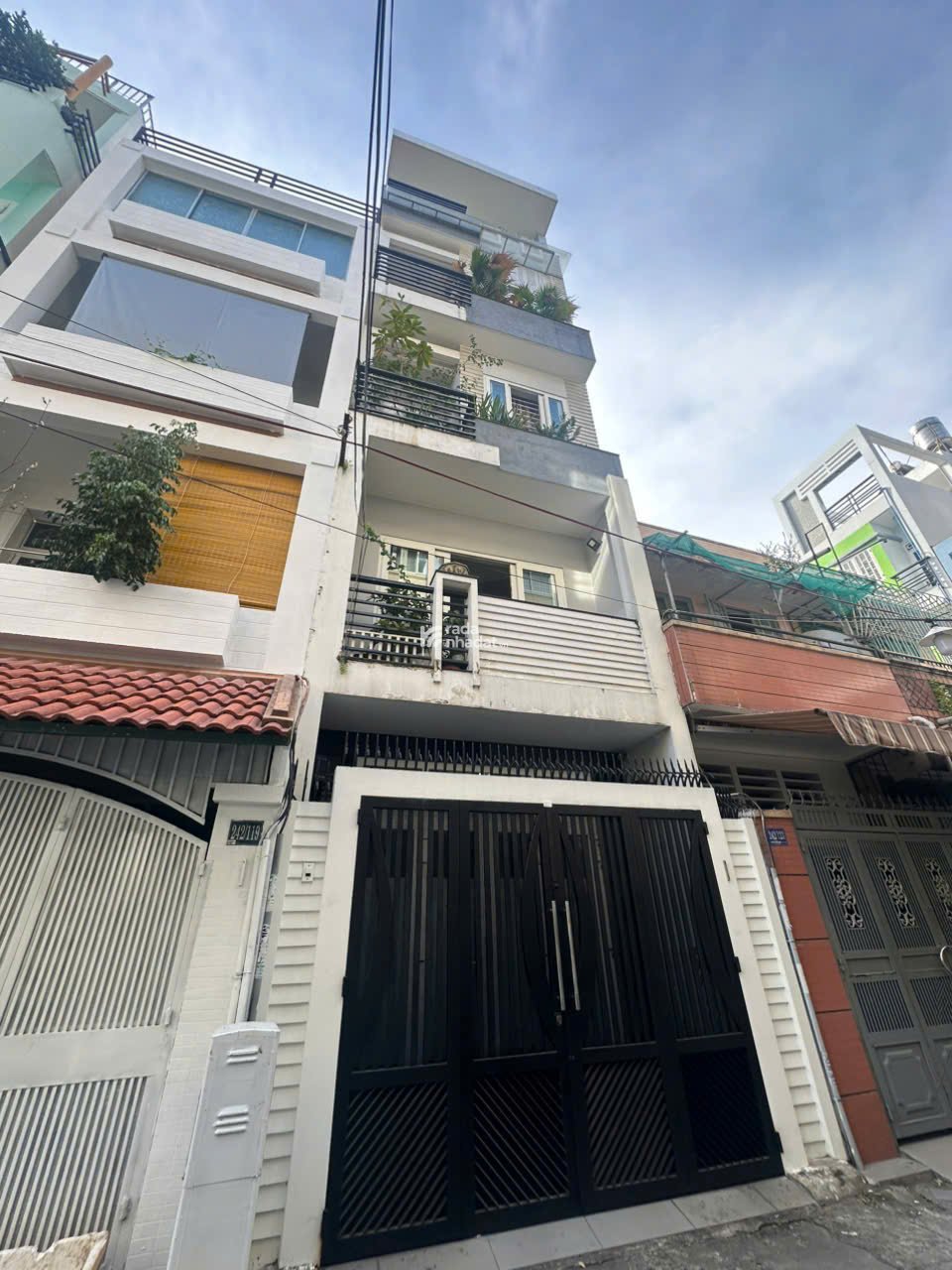 Bán hẻn xe hơi thông Trần Phú-3.7x10m-3 tầng có ST-giá 10 tỷ có Thương lượng