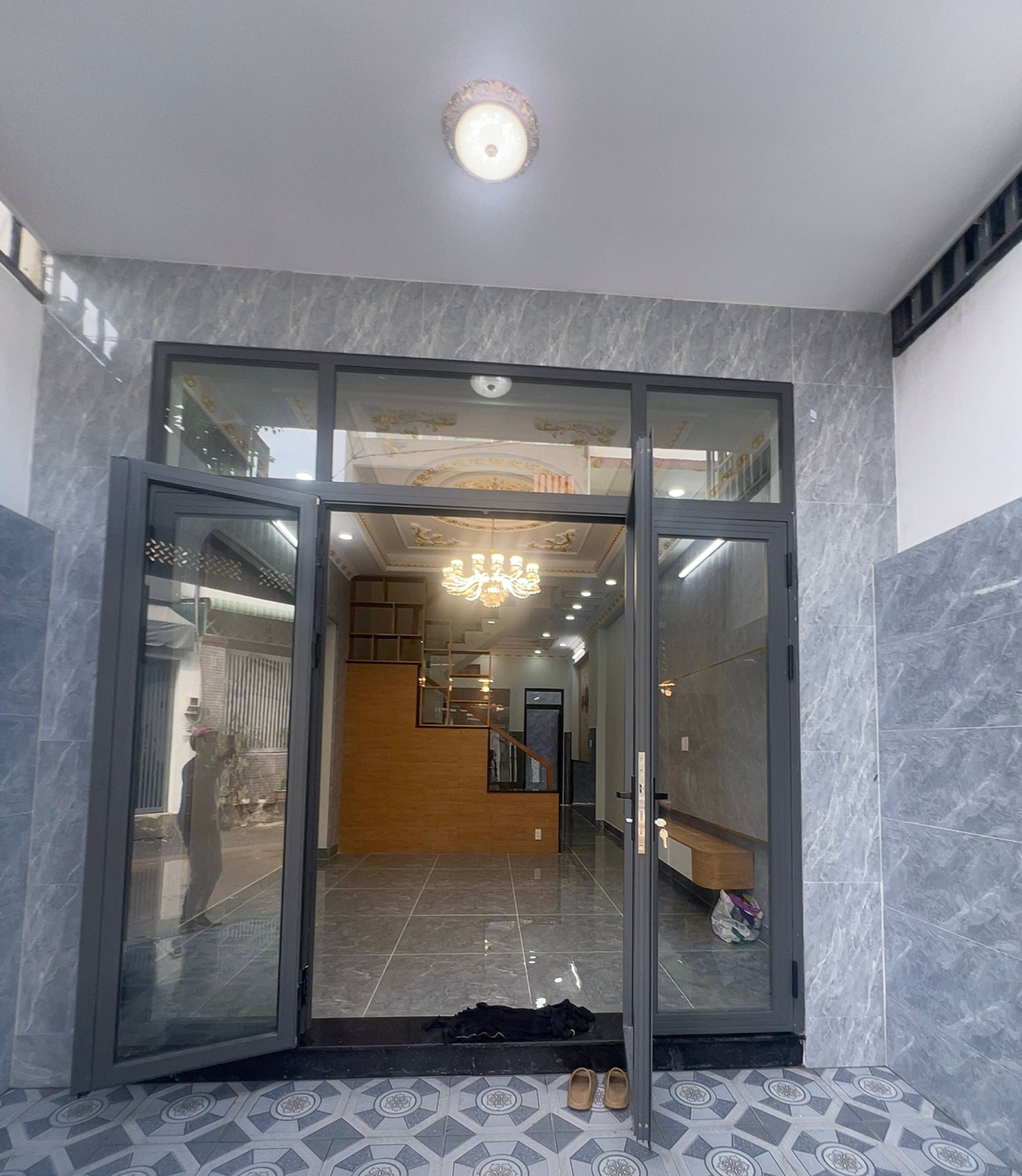 BÁN NHÀ 3 TẦNG MỚI XÂY, ĐẸP NHẤT KHU PHỐ, XE HƠI ĐỖ NGÀY ĐÊM!