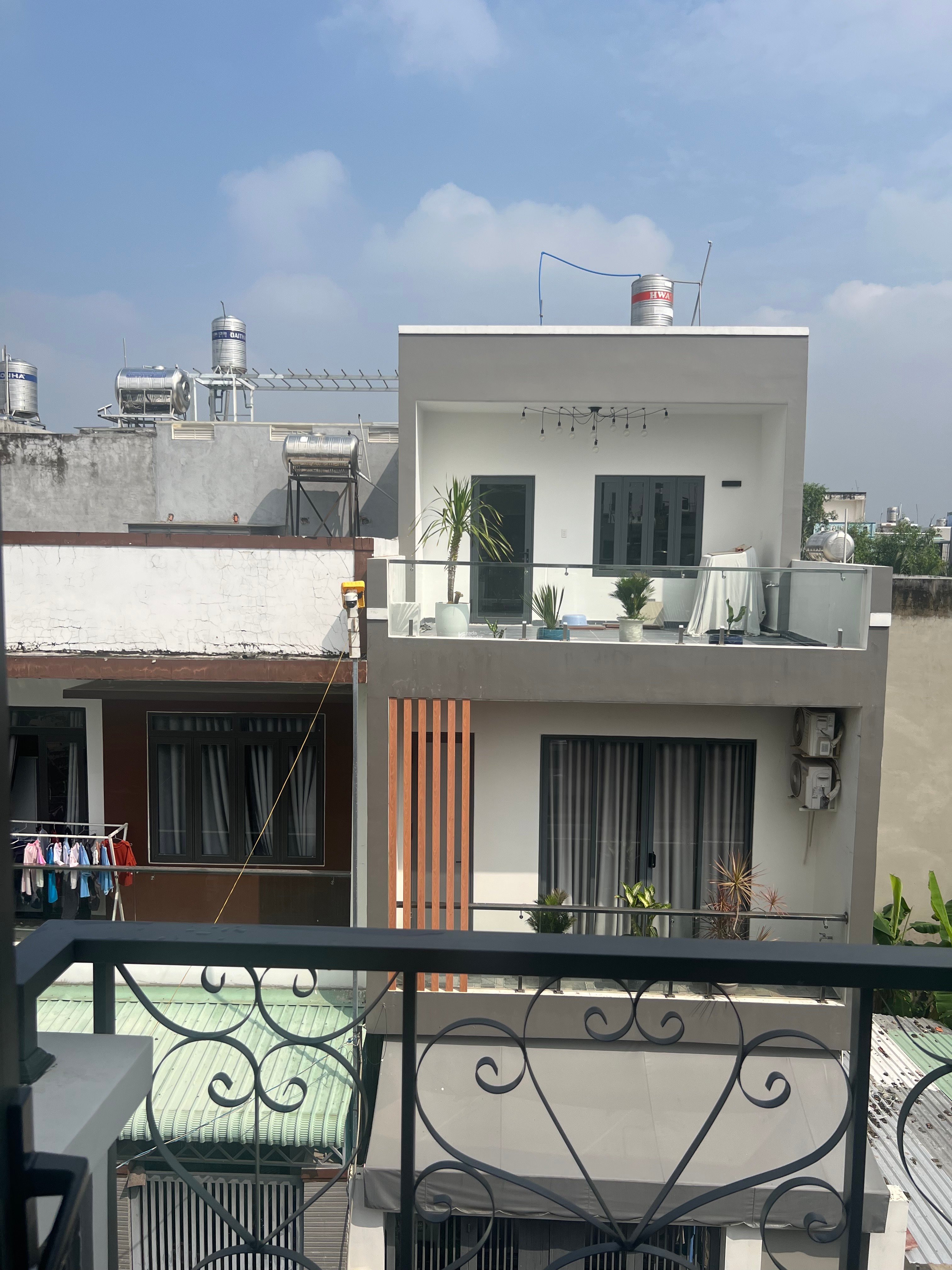 BÁN NHÀ 3 TẦNG MỚI XÂY, ĐẸP NHẤT KHU PHỐ, XE HƠI ĐỖ NGÀY ĐÊM!