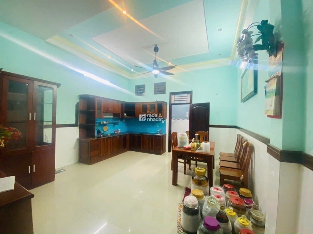 Bán nhà 4 Tầng - 82m2 ngang 5 - Khu phân lô gần Vincom Quận 9 - Chỉ 8.4 tỷ tl