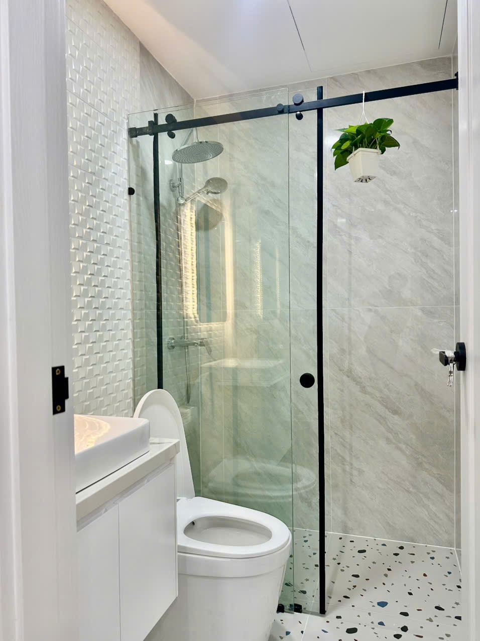Bán nhanh căn hộ Sky garden 2, PMH, Q7, DT 81m2, tk 3PN nhà mới đẹp, giá chỉ 6,4 tỷ 