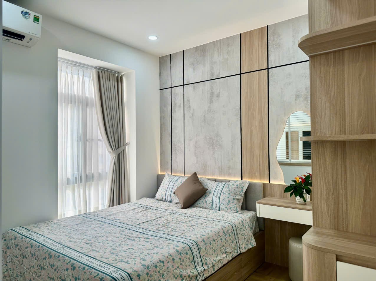 Bán nhanh căn hộ Sky garden 2, PMH, Q7, DT 81m2, tk 3PN nhà mới đẹp, giá chỉ 6,4 tỷ 