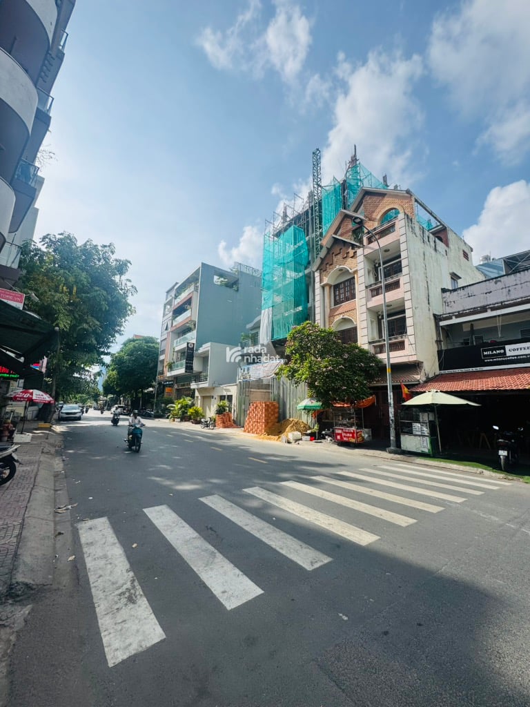 MẶT TIỀN KINH DOANH ĐỈNH 16M LUÔN LỀ NGAY TRẦN HƯNG ĐẠO & LUỸ BÁN BÍCH - THIẾT KẾ LỆCH TẦNG HIỆN