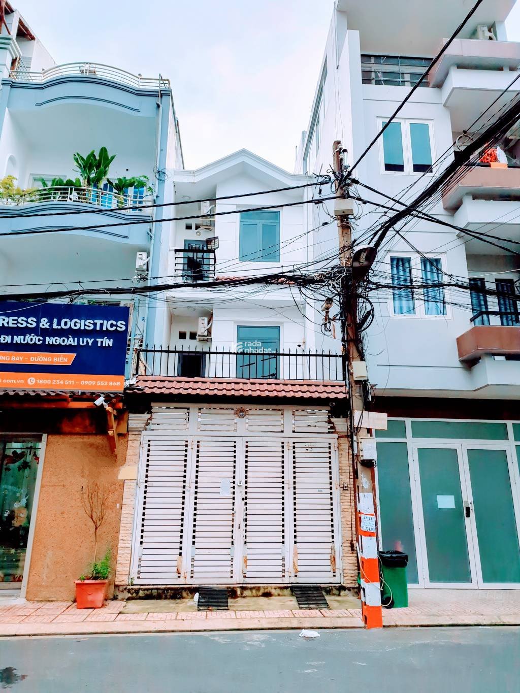 BÁN NHÀ 3 TẦNG CÁCH MẶT TIỀN CỘNG HOÀ 50M. Ô TÔ NGỦ NHÀ.  