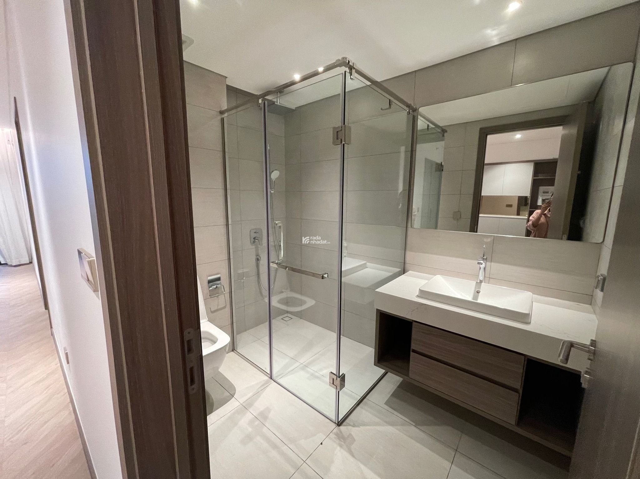 Chủ thiện trí bán 3 ngủ 110.7m2 - 3 ngủ ban công Bắc thoáng mát, view sông Hồng, sẵn sổ, slot ô tô