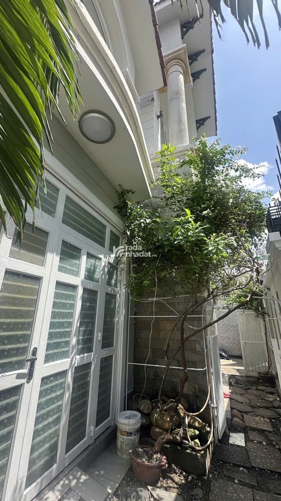 Biệt Thự Hẻm Xe Hơi Gần Mặt Tiền P7 Bình Thạnh - Diện Tích Khủng 15x17 - 11PN 8WC Rộng Thoáng