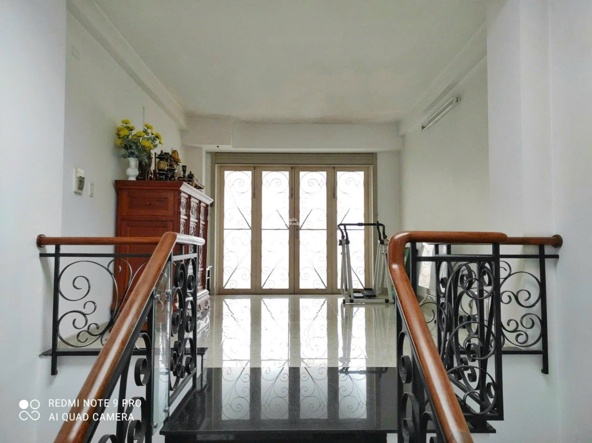 Bán nhà mặt tiền đường Đào Duy Từ Q.Phú Nhuận dt(4 x 20m) giá 20 tỷ