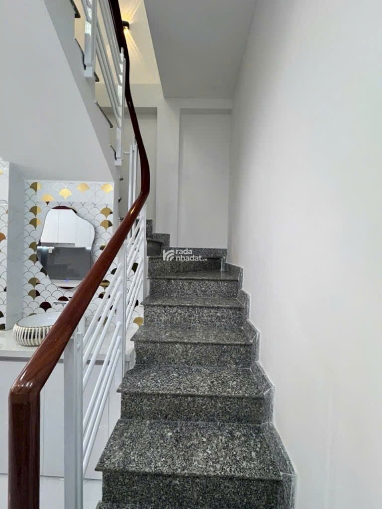 NHÀ MỚI CÒN THƠM MÙI SƠN 53M2 5,6TỶ TÂN PHÚ