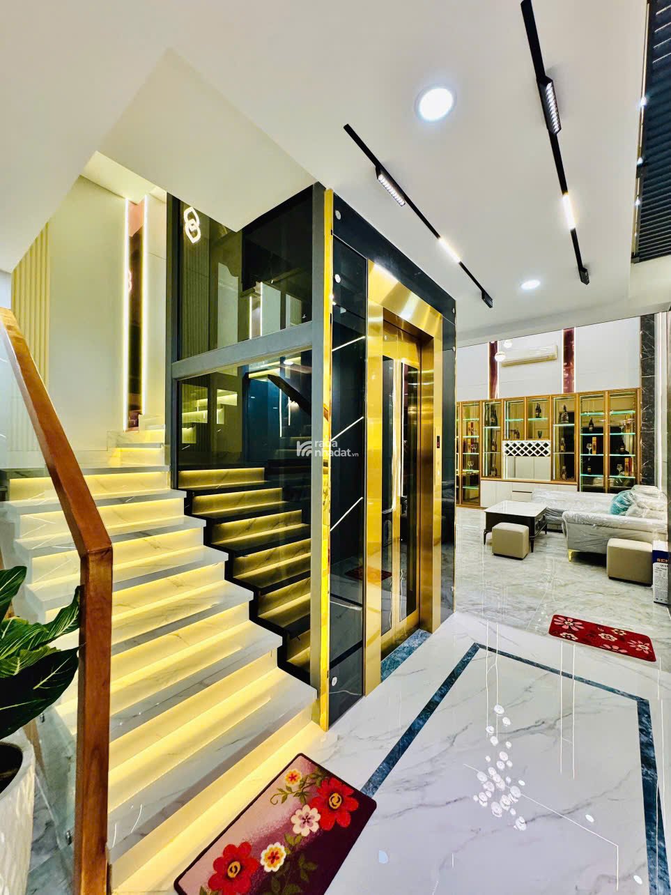 Nhà đẹp 6 lầu có T.Máy ngang 4.2m HXH Nguyễn Oanh 72m2 tặng NT gần ĐHCN chỉ 13.9 tỷ.  