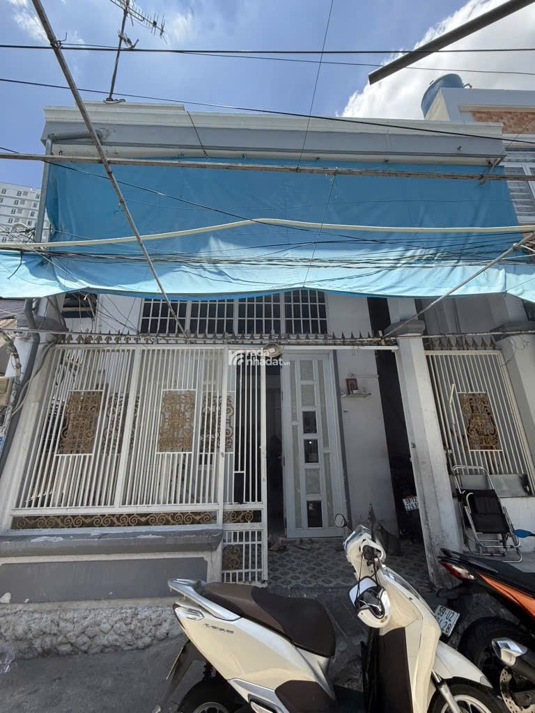 Ngang gần 6M - hẻm 4M - 2 tầng có kết cấu - sát mặt tiền Trần Xuân Soạn -nhỉnh 5T còn TL