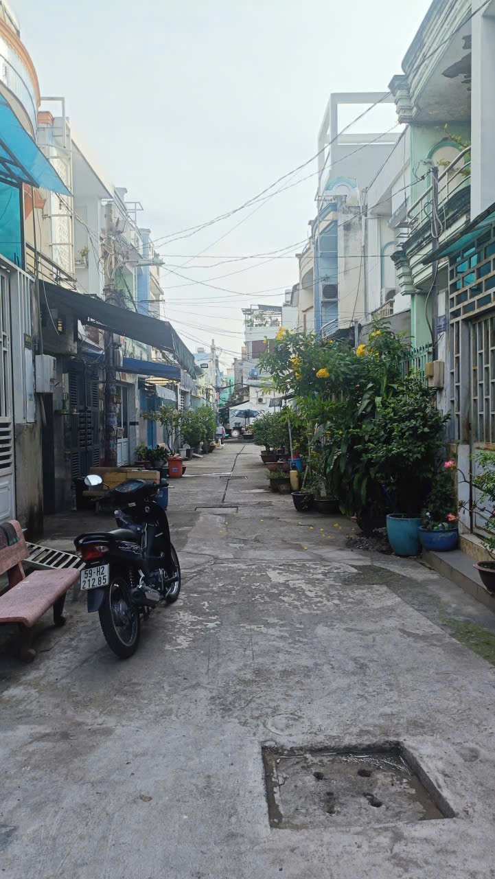 BÁN NHÀ ĐƯỜNG LẠC LONG QUÂN,QUẬN 11 (4m x 12m x 3 TẦNG) 6,9 TỶ TL