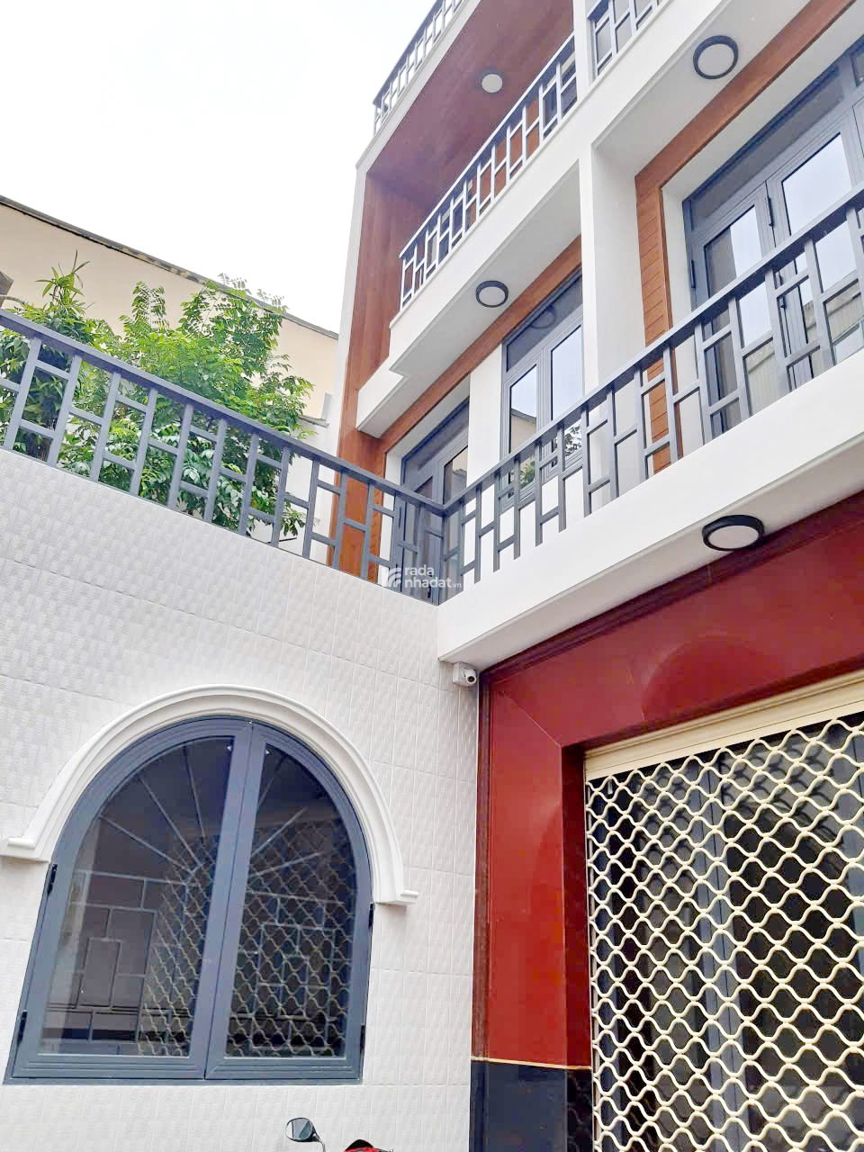 Bán CHDV 2 lầu gần mặt tiền đường Dương Bá Trạc P.2 Quận 8