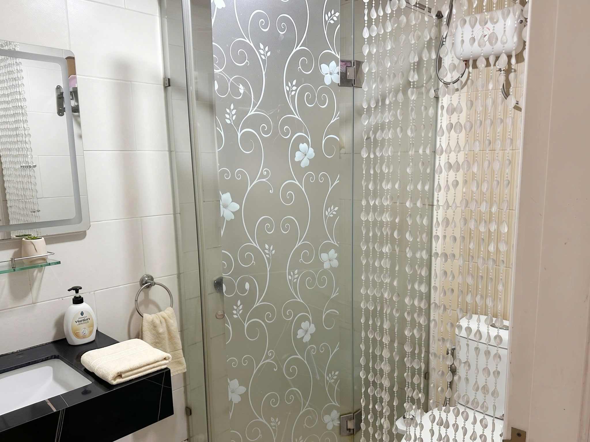 Cần bán gấp căn Phúc Yên 1 Tân Bình, DT 105m2 - 3PN, 3WC lầu đẹp giá 4,9 tỷ TL - sổ sẵn hỗ trợ vay
