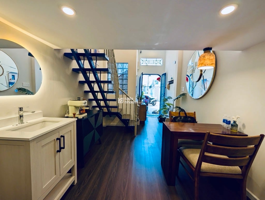 Bán nhà nhỏ xinh hiếm, HXT Phan Xích Long, 3 tầng, 3PN, dưới 6 tỷ.