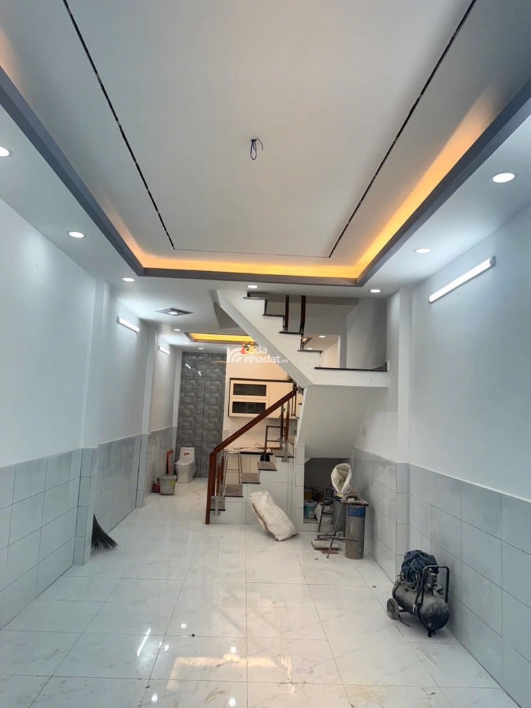 BÁN NHÀ MT ĐƯỜNG 8M-NGAY TRƯỜNG HỌC BÌNH LONG-LIỀN KỀ TÂN PHÚ-CHỈ 5 TỶ TL