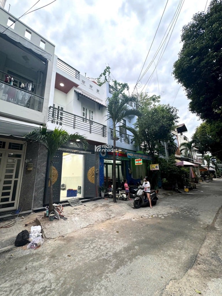 BÁN NHÀ MT ĐƯỜNG 8M-NGAY TRƯỜNG HỌC BÌNH LONG-LIỀN KỀ TÂN PHÚ-CHỈ 5 TỶ TL