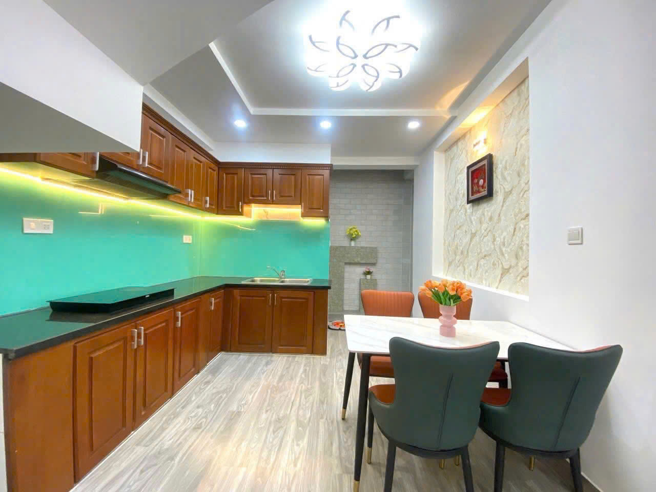 Cần tiền bán gấp nhà đường Bùi Quang Là, Gò Vấp, 56m2, hẻm xe hơi thông, SHR giá 3 tỷ 210 TL