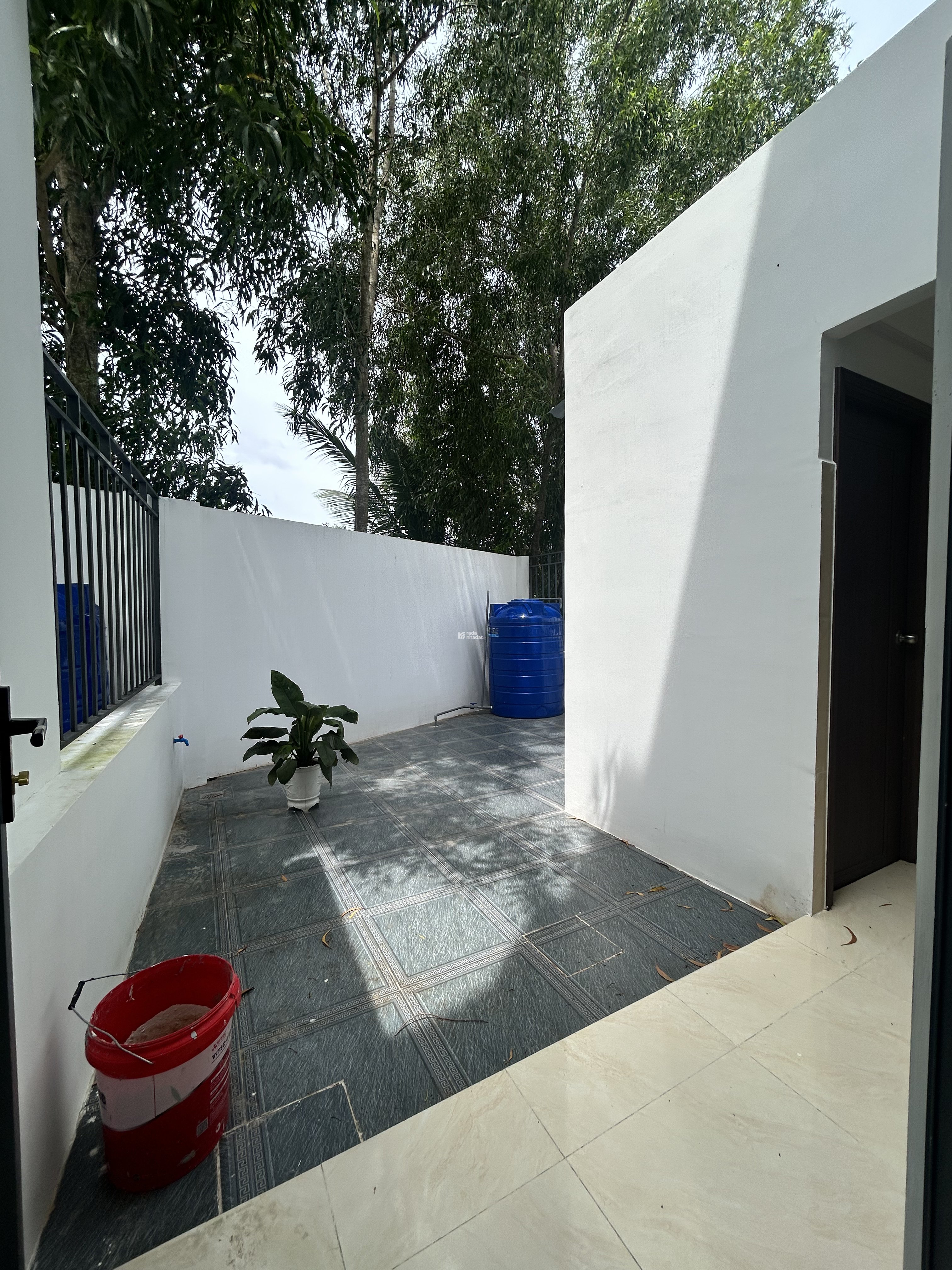 THA THIẾT MUỐN BÁN CĂN NHÀ 1TR1L MỚI XÂY 5X25 MẶT ĐƯỜNG LỘ 22m